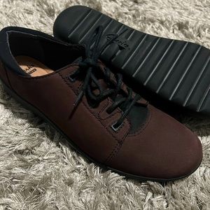 Clark’s collection women’s brown suede lace up brown cushion sneakers